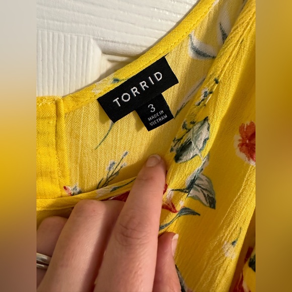 Torrid yellow blouse - Picture 3 of 6
